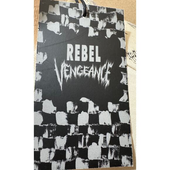 Rebel Vengeance Angel Graphic Shirt NWT Cream Black Print Size Medium - Picture 3 of 5